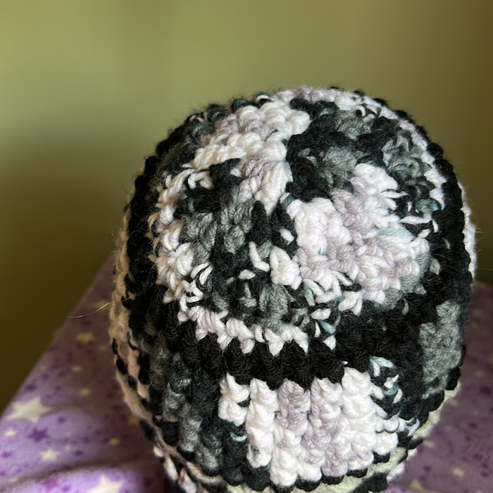 Chunky Black and White Striped Beanie Hat medium - Picture 6 of 10